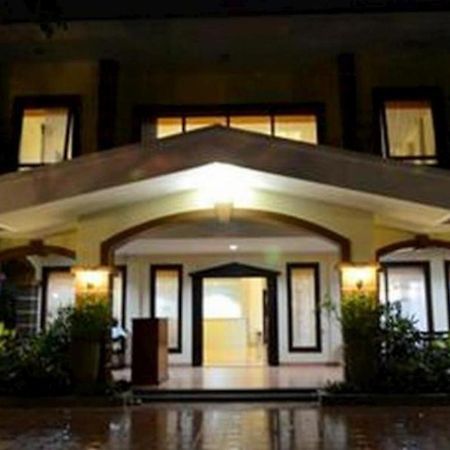 Grand Sumatera Hotel 泗水 外观 照片