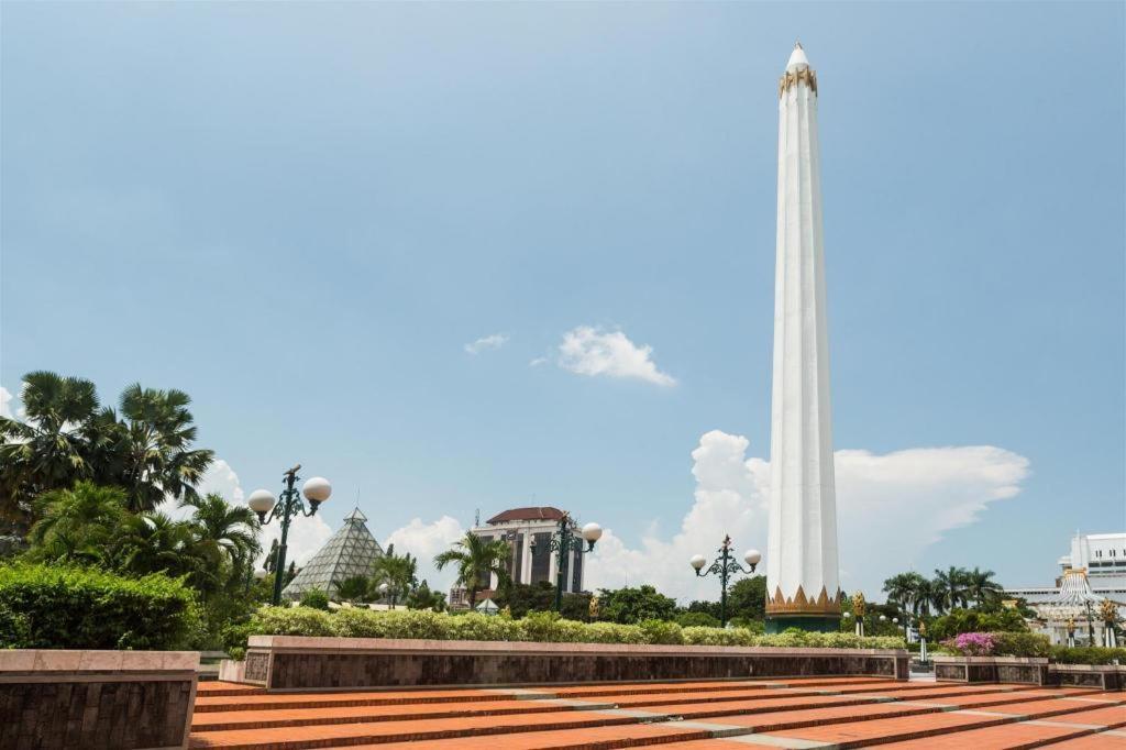 Grand Sumatera Hotel 泗水 外观 照片