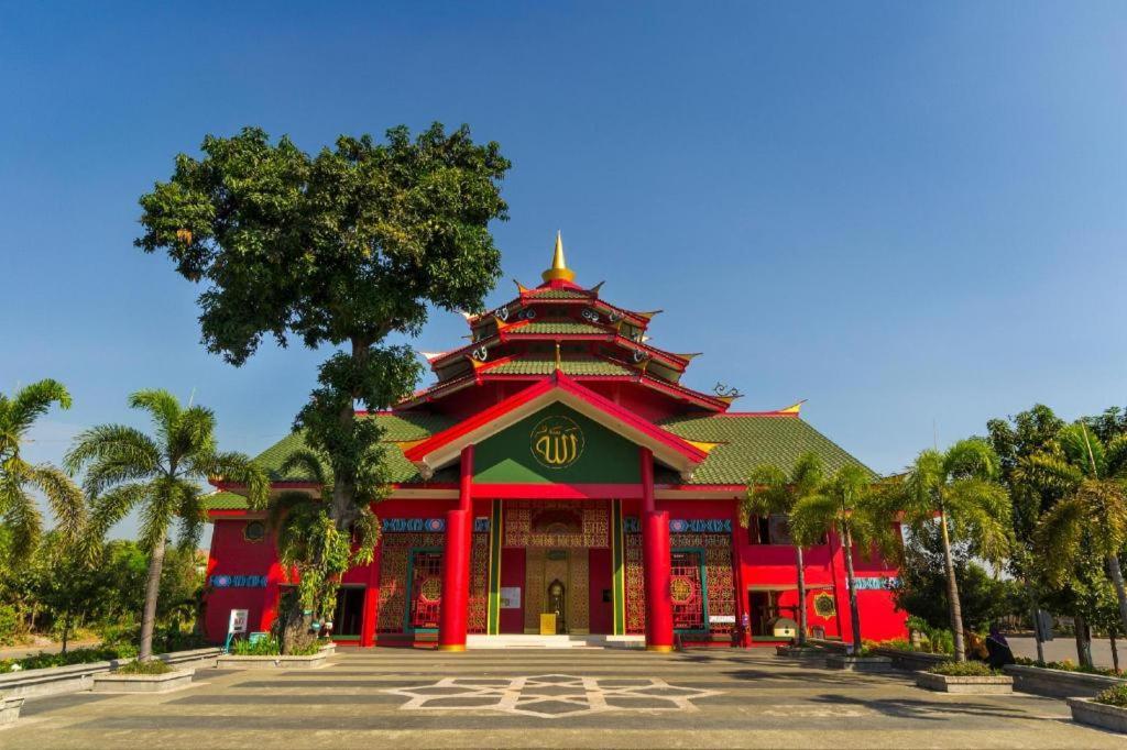 Grand Sumatera Hotel 泗水 外观 照片