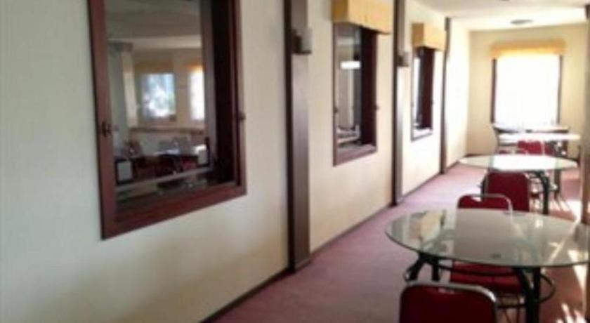 Grand Sumatera Hotel 泗水 外观 照片