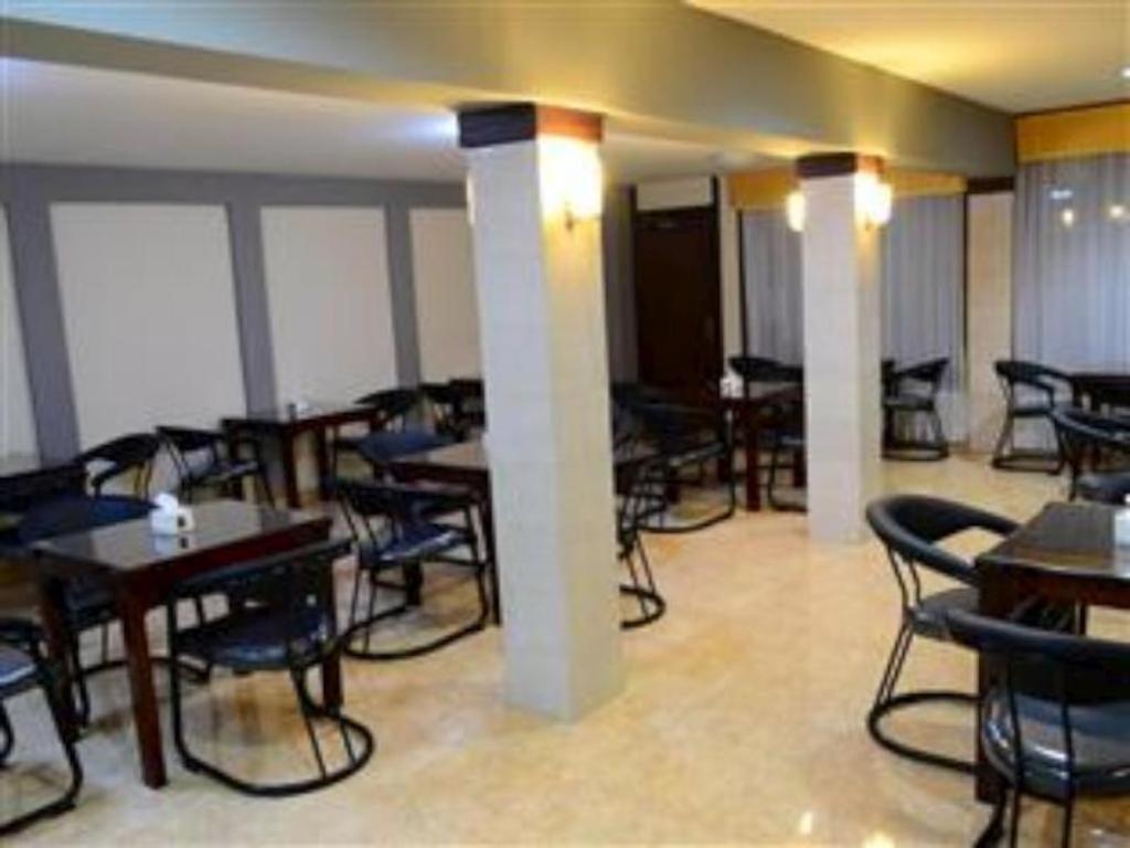Grand Sumatera Hotel 泗水 外观 照片