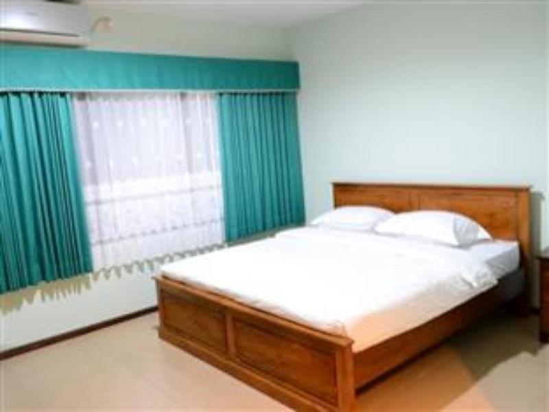 Grand Sumatera Hotel 泗水 外观 照片