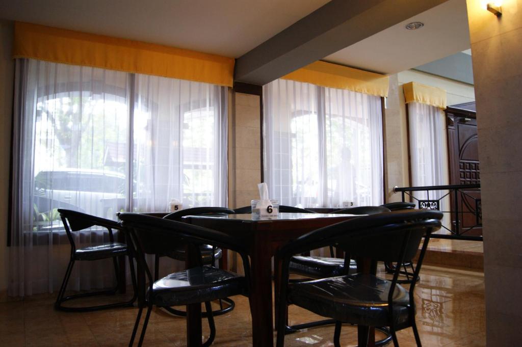 Grand Sumatera Hotel 泗水 外观 照片