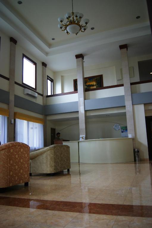 Grand Sumatera Hotel 泗水 外观 照片